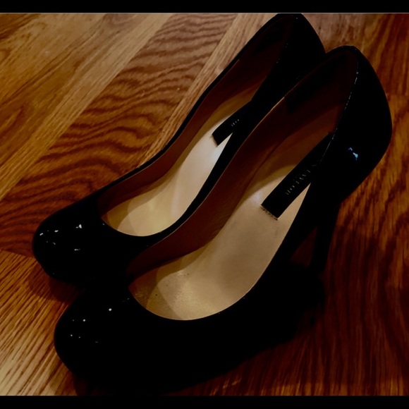 Classic Ann Taylor Patent Leather Platform Pumps - Picture 4 of 8